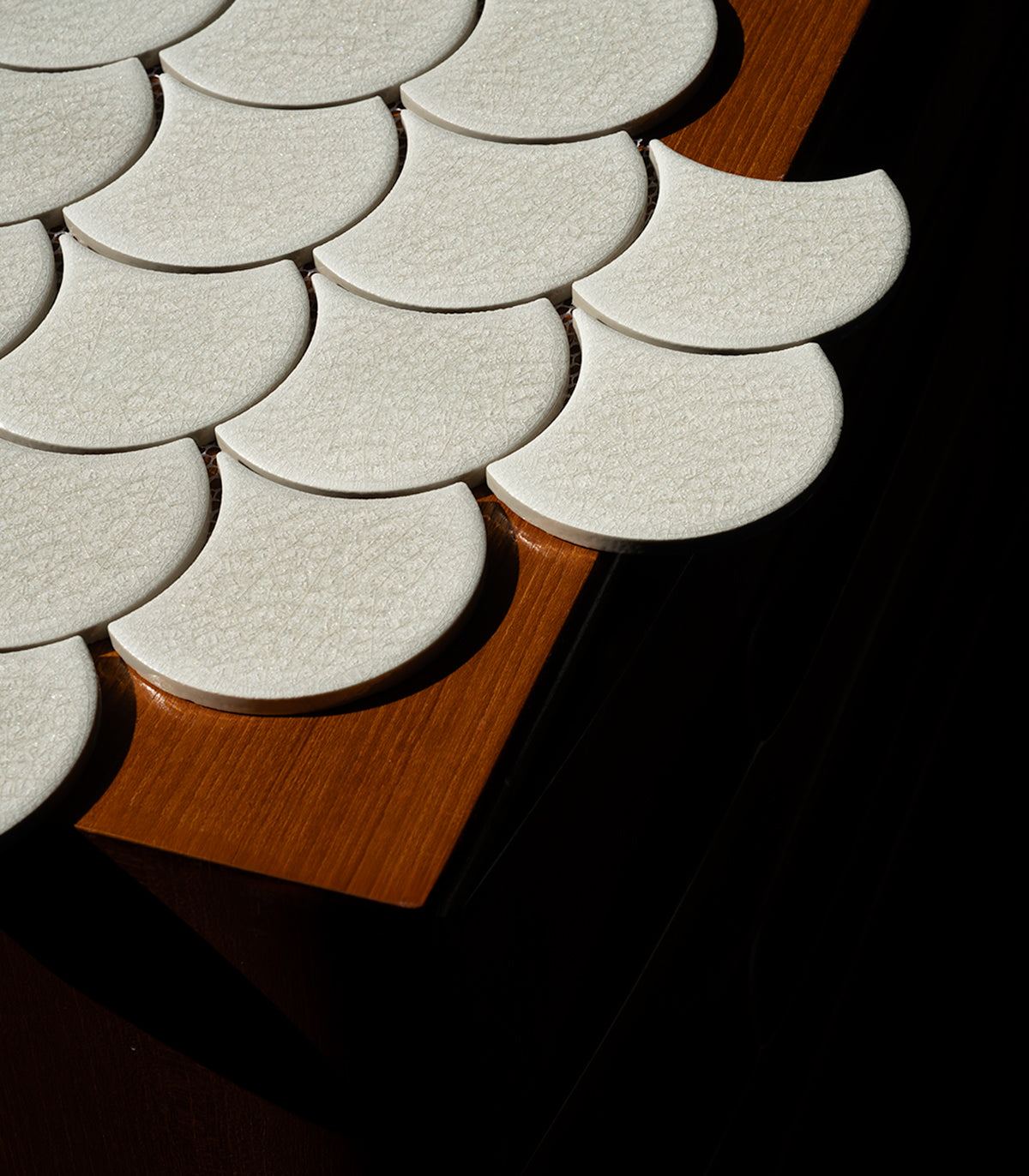 Mozaika fish scale white creme