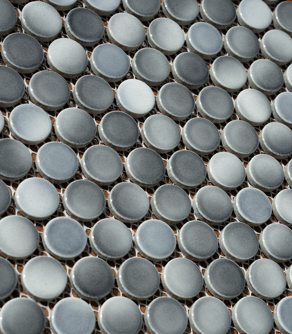 Mosaico penny dots multi gris brillo