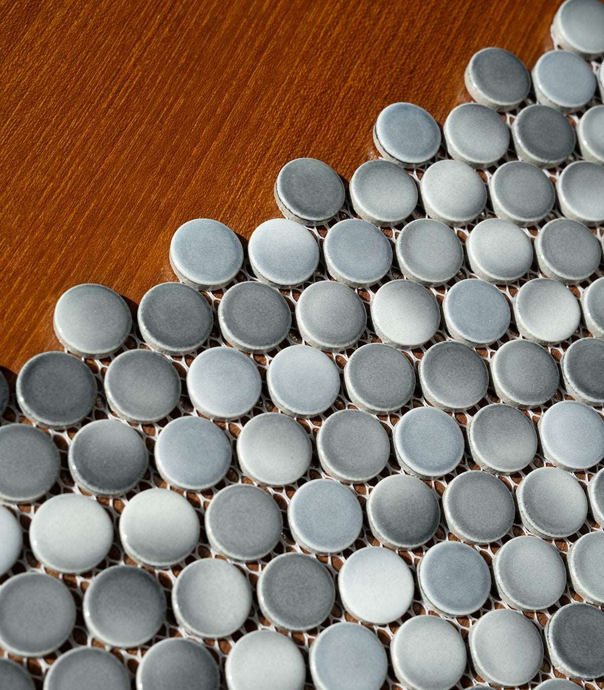 Mosaico penny dots multi gris brillo