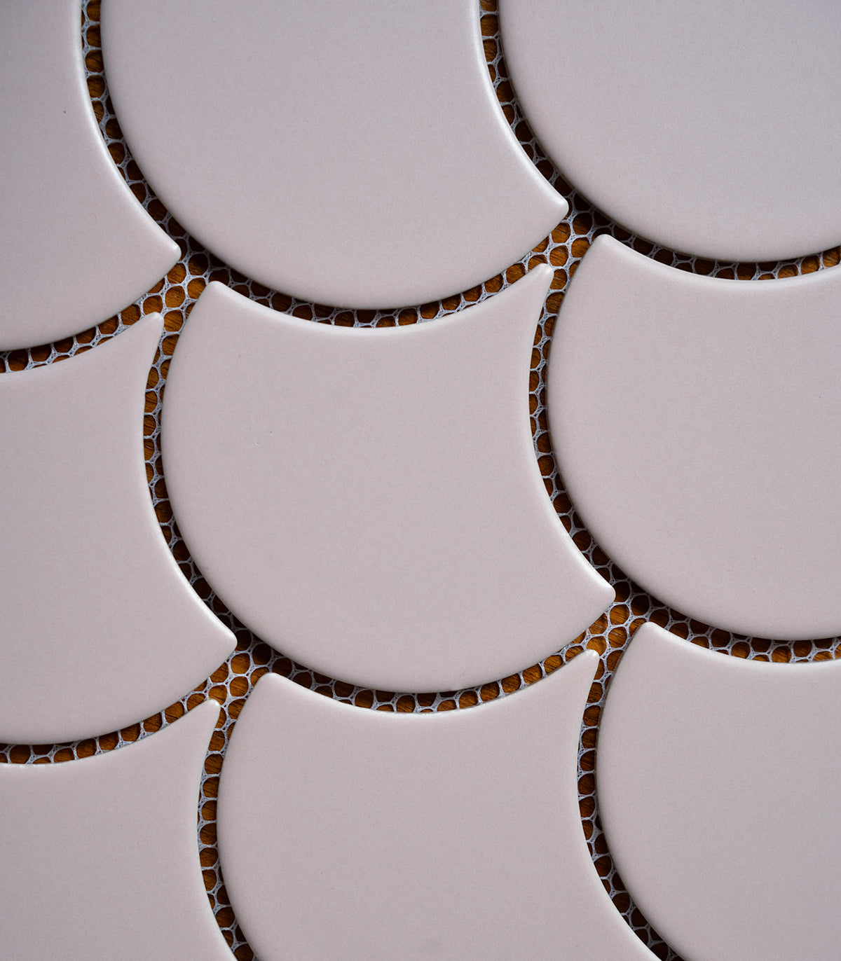 Mosaico fish scale powder pink rose