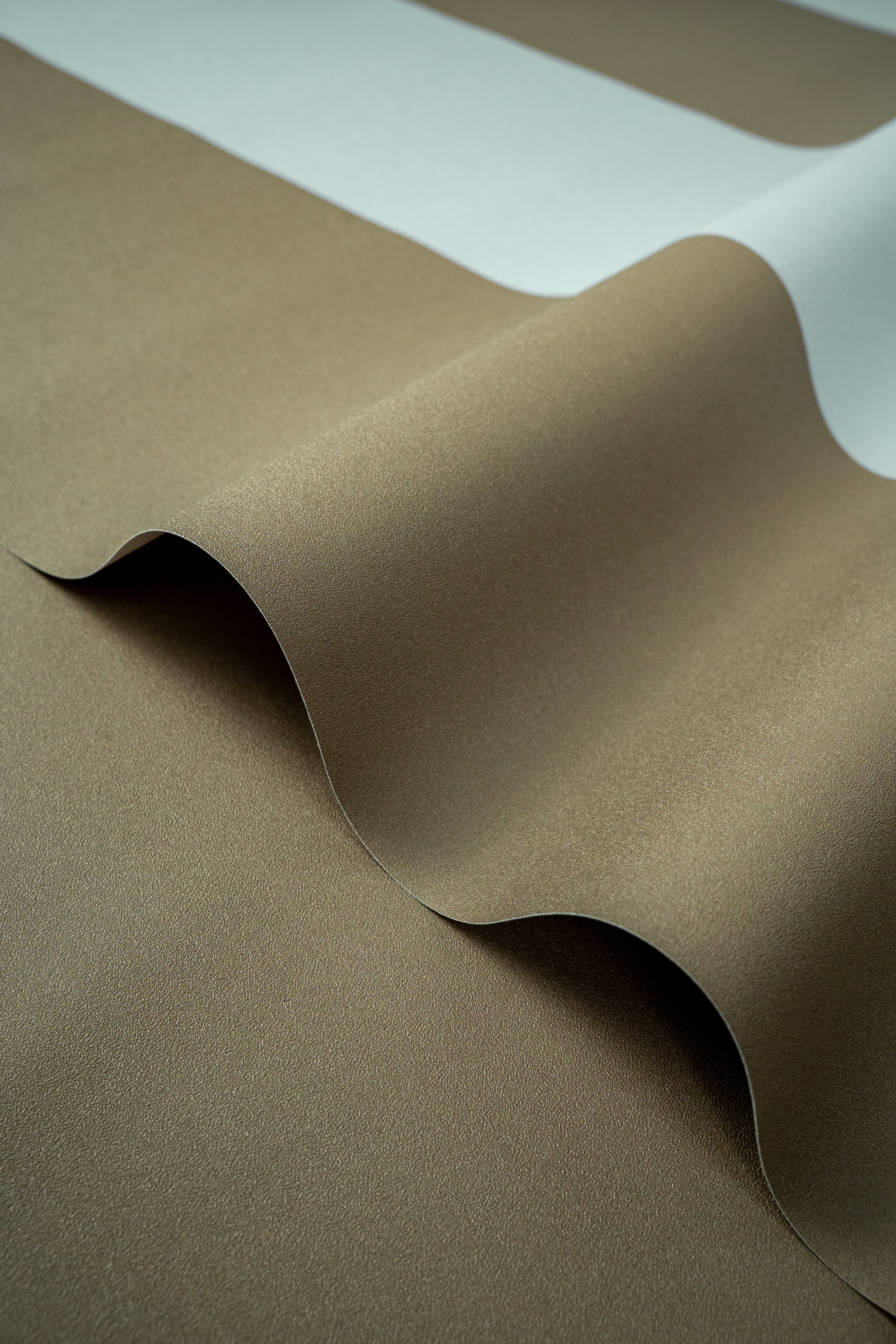 Papel pintado Wide Stripe Play Fog Sand