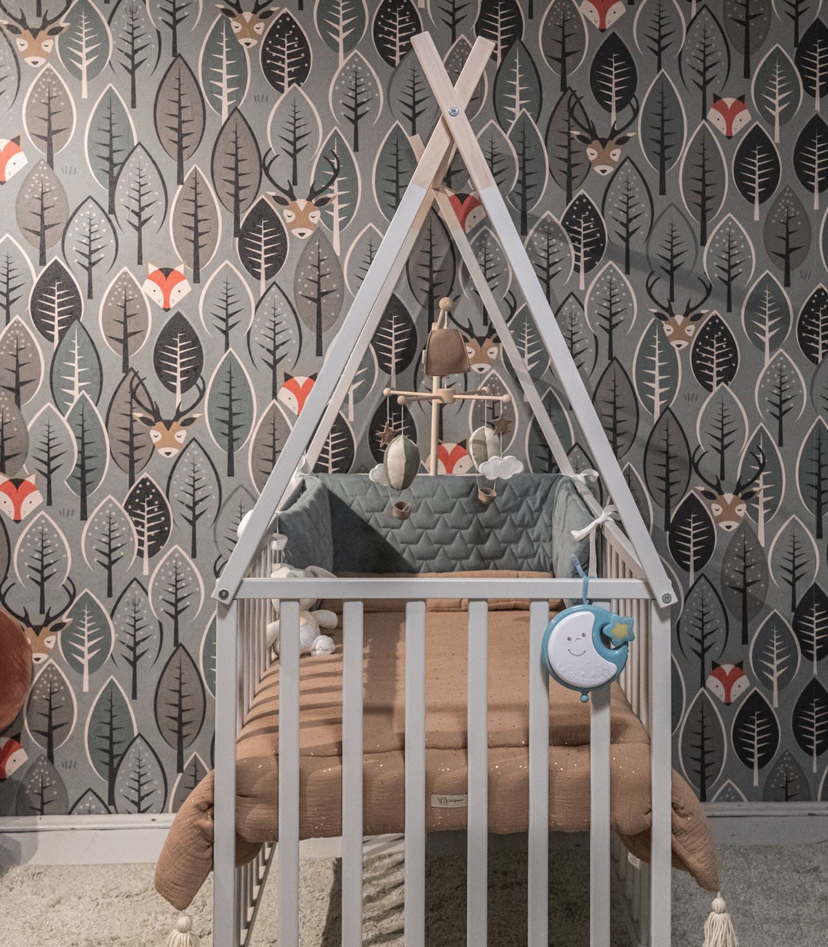 Remont u Ciebie. Jak program Tomasza Pągowskiego ożywił pokój dziecka tapetą Hidden Deers - Wallcolors®