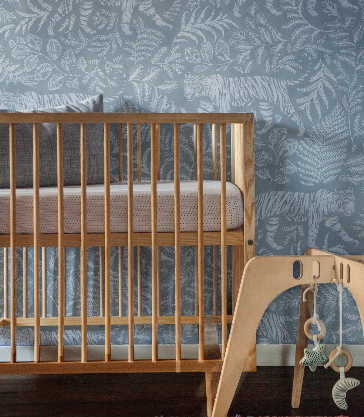 Tapeta Camouflaged Tiger Blue - Wallcolors®