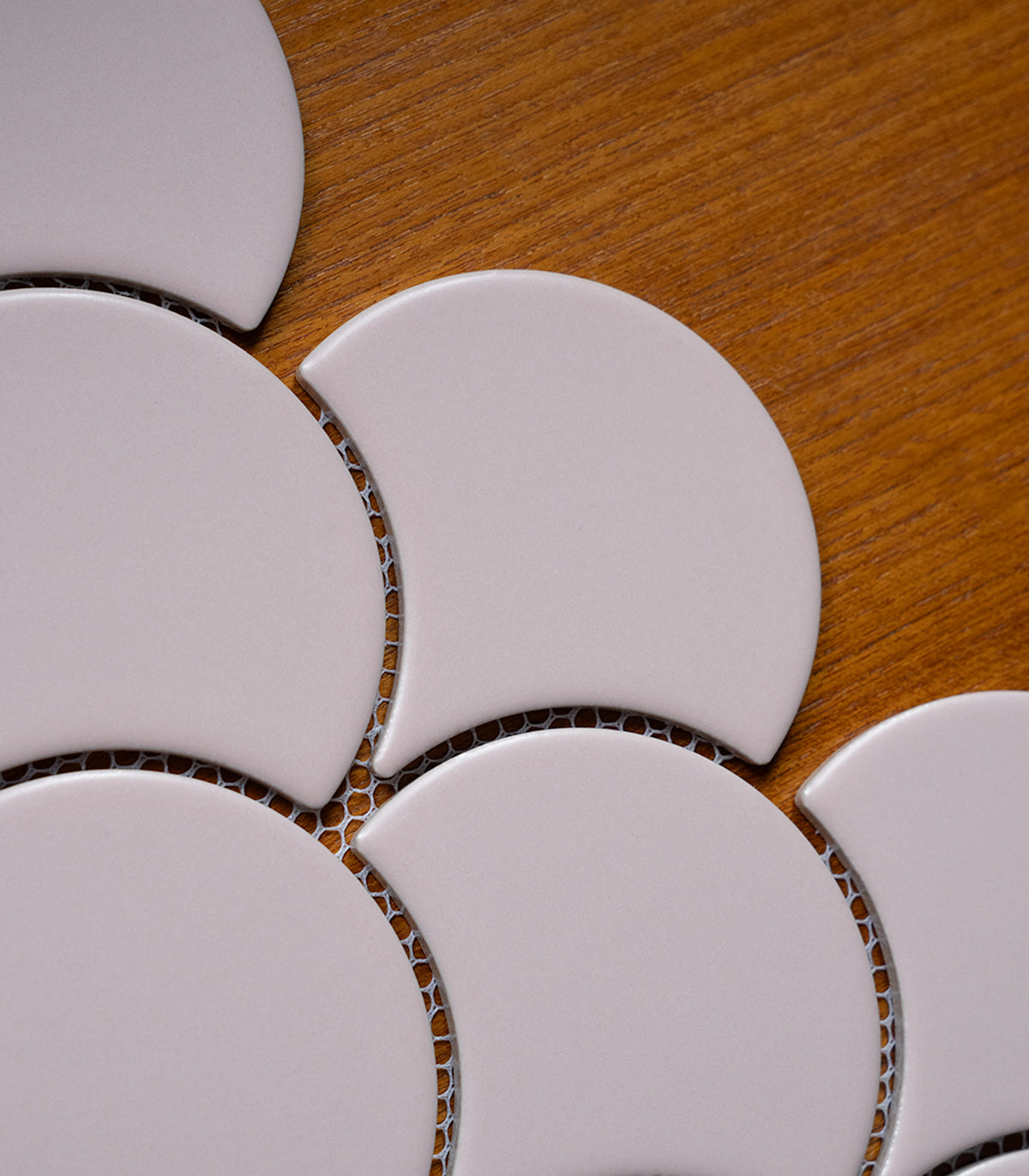 Mosaico fish scale powder pink rose