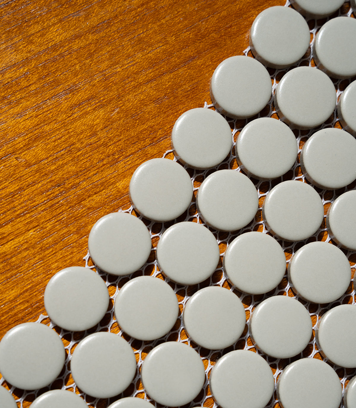 Mosaico penny dots gris mate