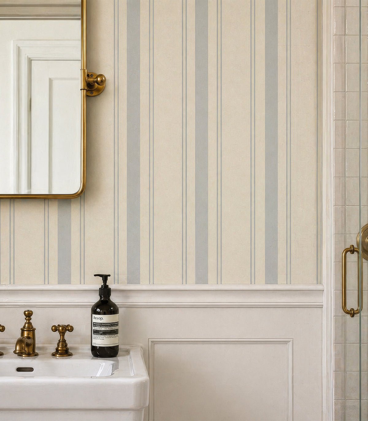 Tapeta Soft Stripe Sky Blue - Wallcolors®