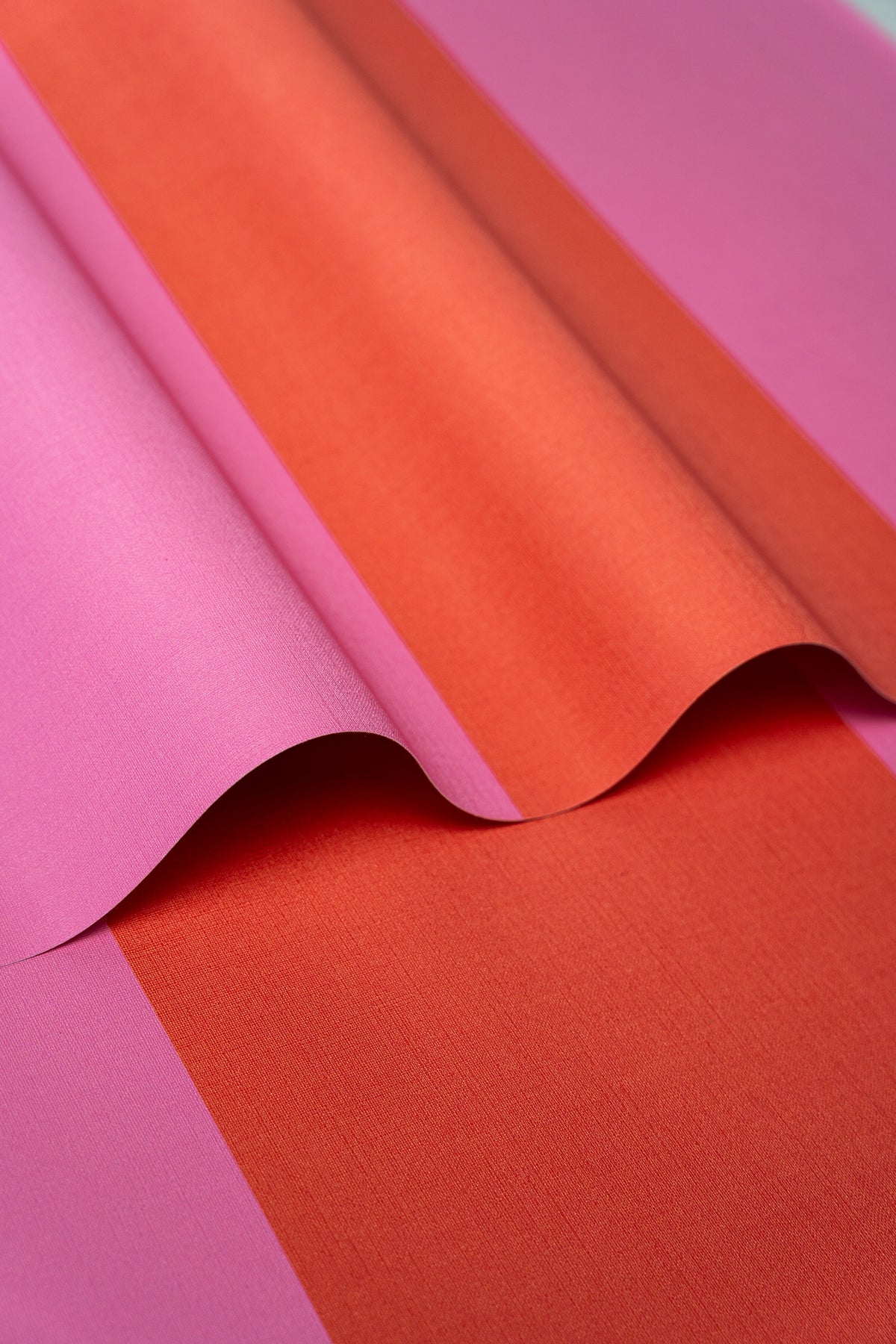 Papel pintado Wide Stripe Play Cherry Pink