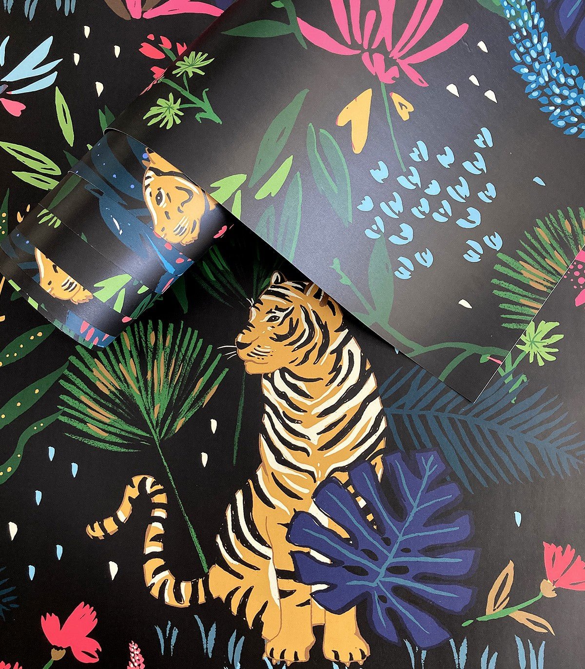Tapeta Colorfull Tiger - Wallcolors®